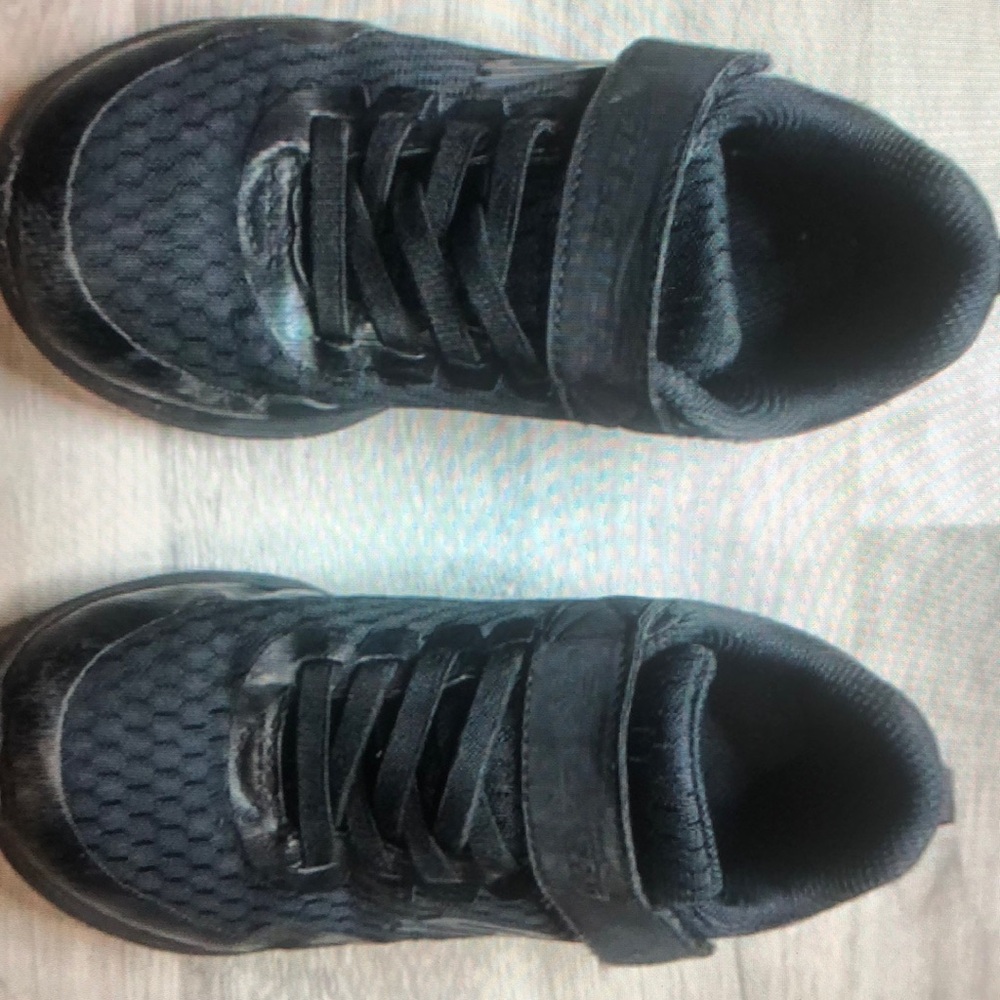 Kids Black Sketchers Shoes size 2
